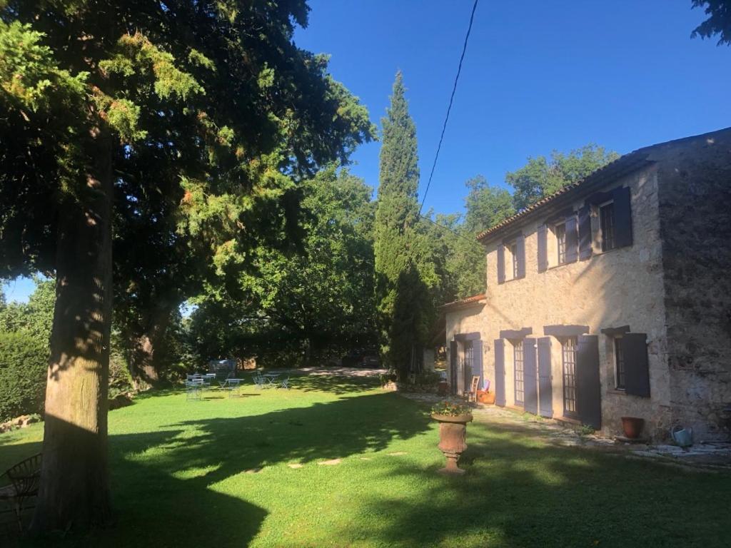 Ferme Le Pavillon Bed & Breakfast Bargemon Exterior photo